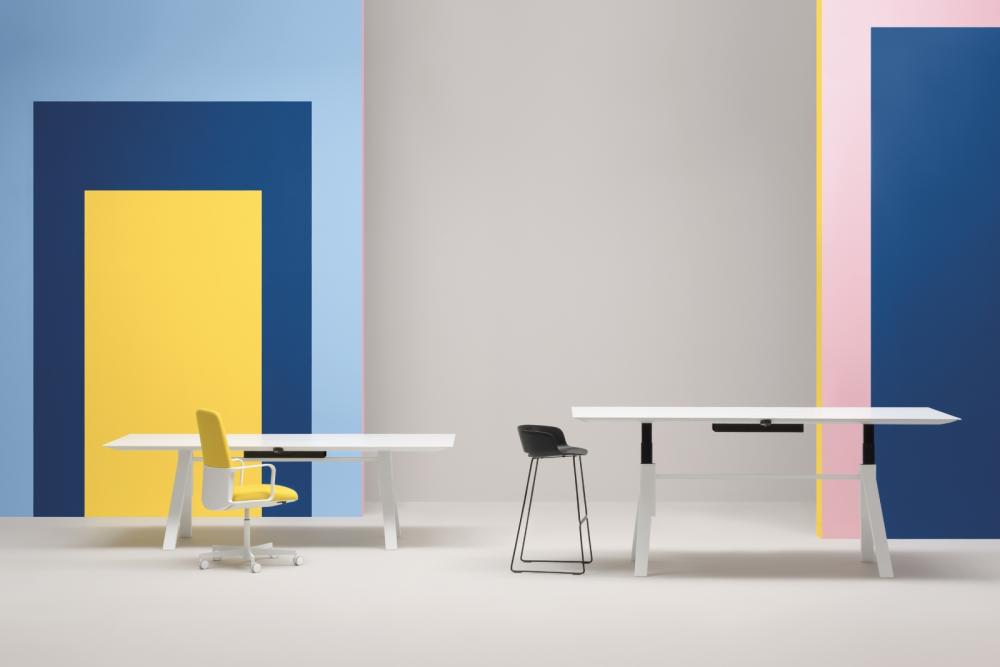 Tavolo da ufficio ARKI-TABLE ark adj con regolazione elettrica dell'altezza