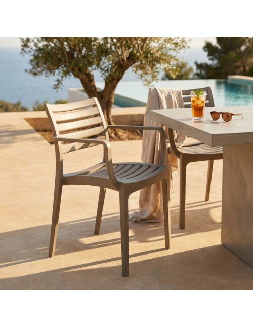 Sedia da giardino EVELINE con braccioli – tortora